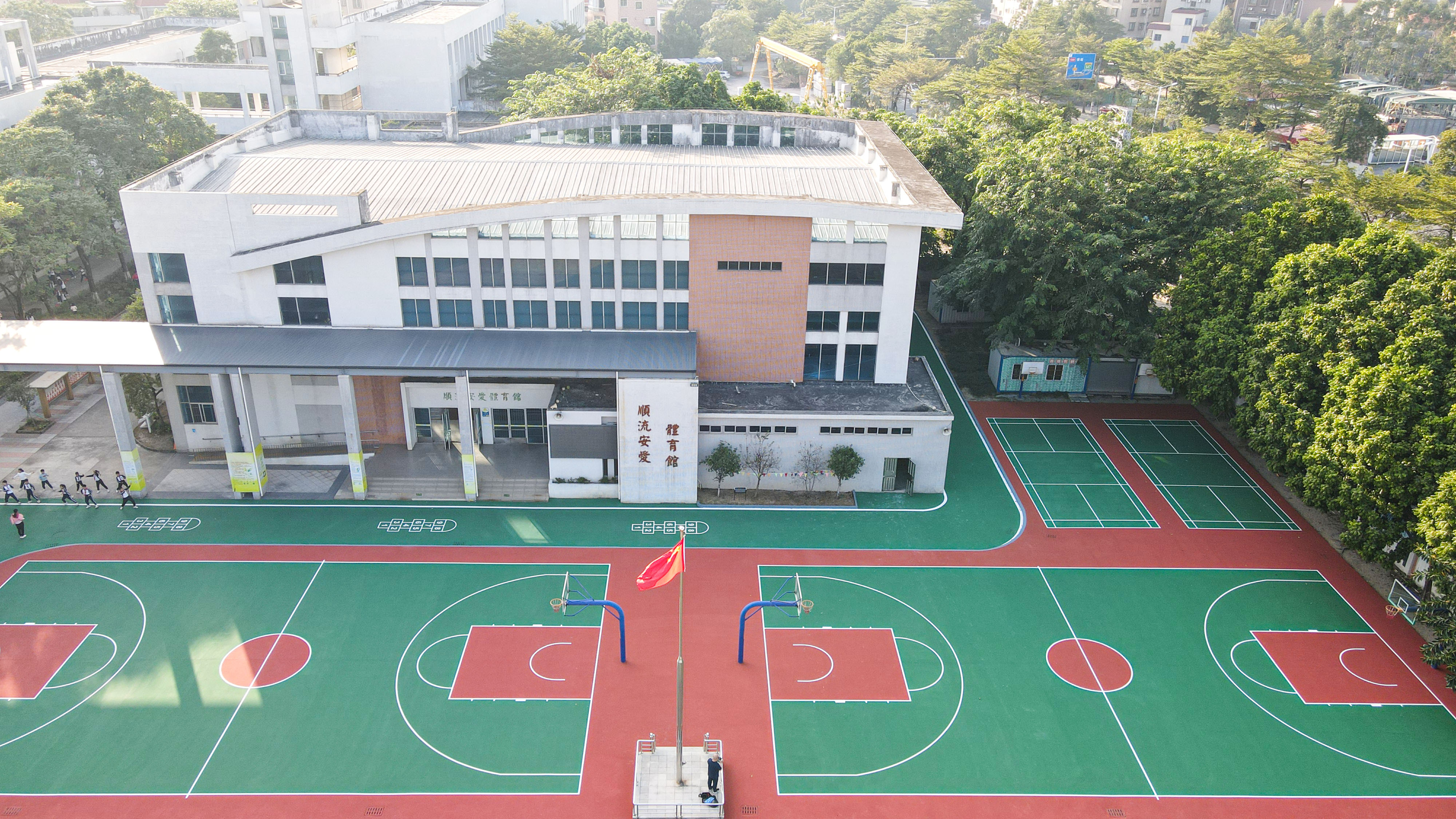 佛山市顺德区勒流镇冲鹤小学多功能运动场选用地卫士水性环保丙烯酸运动场地坪漆